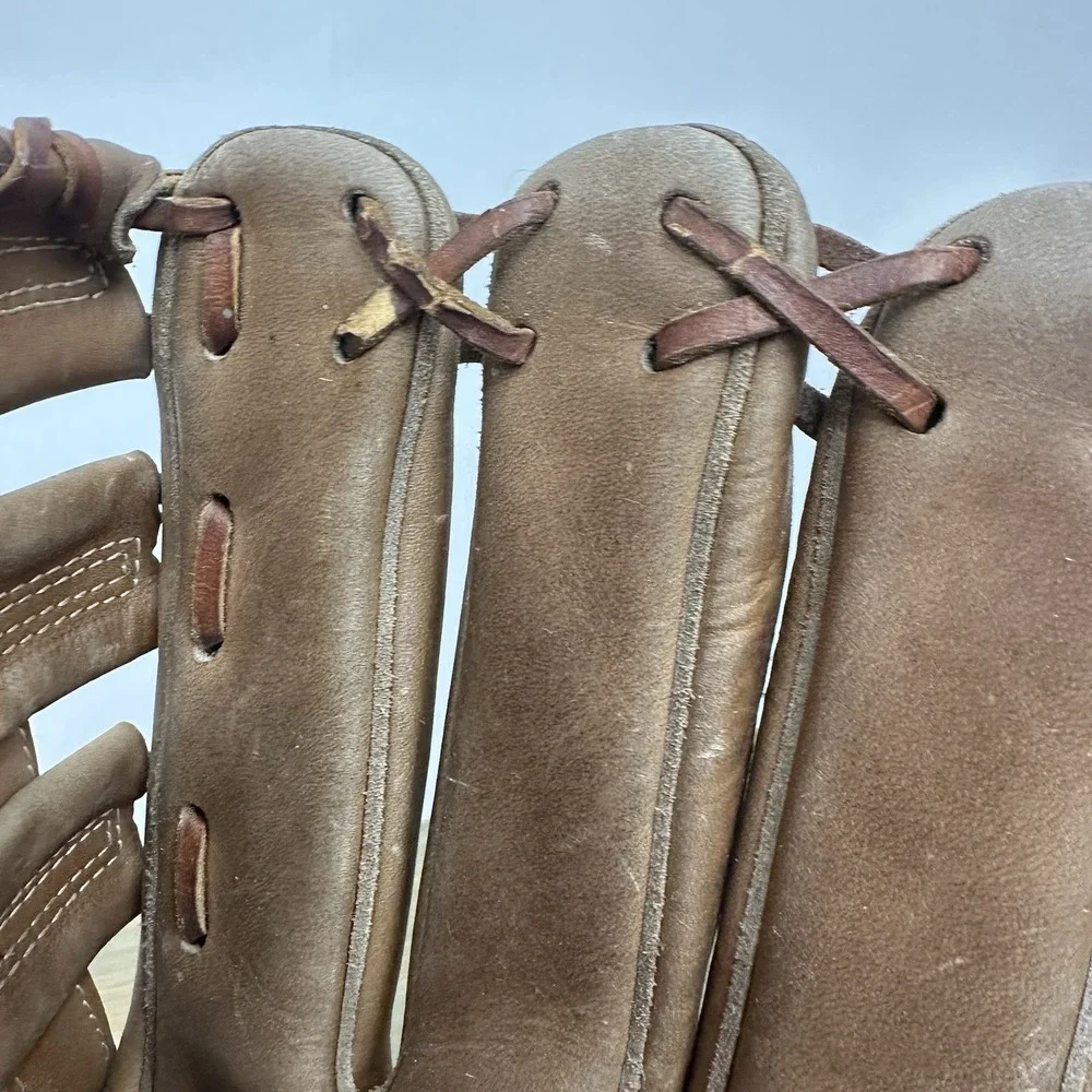 Wilson PRO STAFF Right Hand Throw Baseball Glove A2200 Centerfold JAPAN Adult Sz